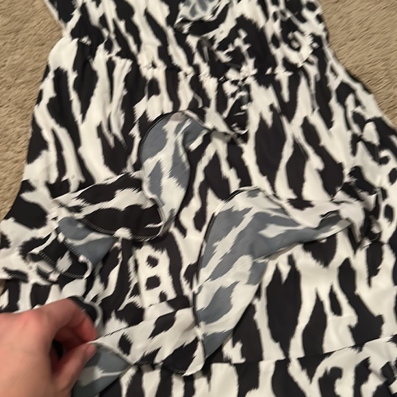 NWT Parker Brand zebra and White/Ivory Ruffle Dress Size M - Picture 9 of 14